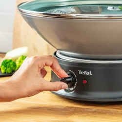 Wok couvercle verre 8 personnes WO300010 1200 Watts noir et silver