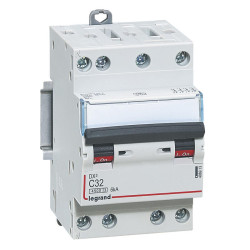 Disjoncteur DX34500 6kA bornes a vis 4P 400V 32A courbe C 3 modules 406913