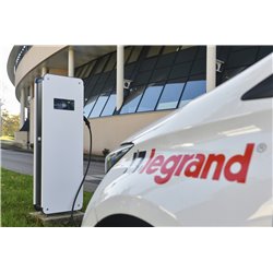 Borne de recharge triphasée détection 6mA DC Green'Up Premium métal pour 1 véhicule électrique Modes 2 et 3 - 22kW 32A 058014