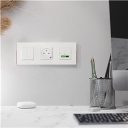 Plaque de finition Unica Deco Subtile NU600642 Blanc liseré cuivre 3 postes