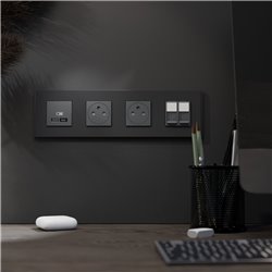 Plaque de finition Unica Deco Signature NU600872 Gomme noire 4 postes