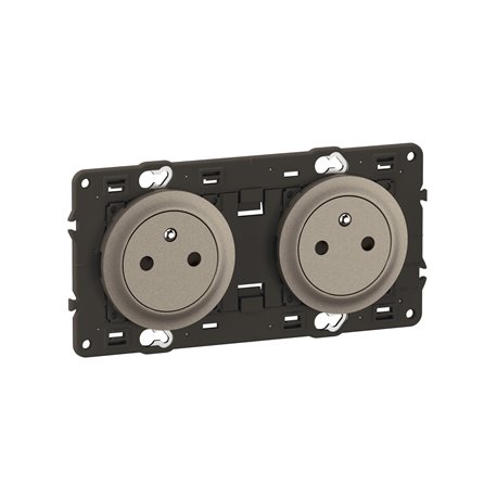 Lot de 10 Double prises de courant avec terre précâblée Céliane Surface Confort Titanium avec support CY0112 Lot de 10 Double prises de courant avec terre précâblée Céliane Surface Confort Titanium avec support CY0112