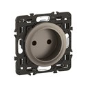 Prise de courant sans terre Céliane Titanium avec support CY0110