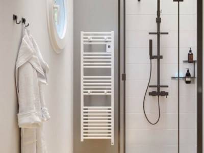 Sèche serviette électrique Riva 4 Étroit 300 Watts, Blanc Satin