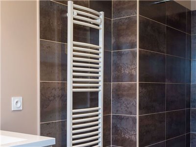Sèche serviette électrique Nao étroit 300 Watts, Largeur 400 mm